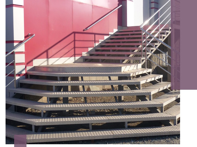 Лестницы для магазина в Камышине — изготовление и монтаж