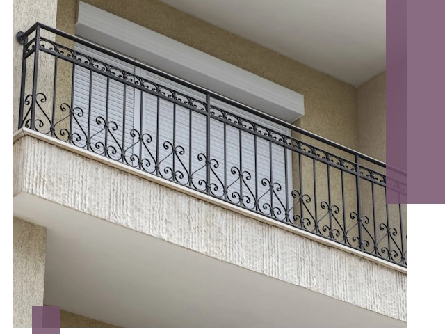 Балконные ограждения из металла и стекла в Камышине для домов