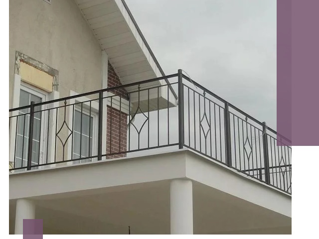 Изготовление балконных ограждений в Камышине из металла и стекла