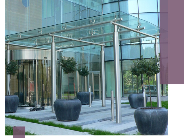 Навесы из стекла на заказ в Камышине — монтаж и установка