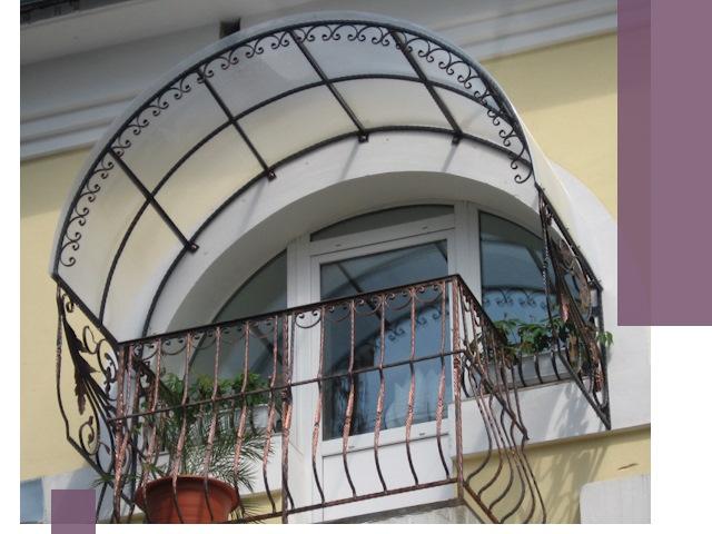 Козырьки над балконом в Камышине — изготовление и монтаж