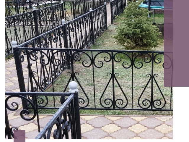 Кованые газонные ограждения под ключ в Камышине